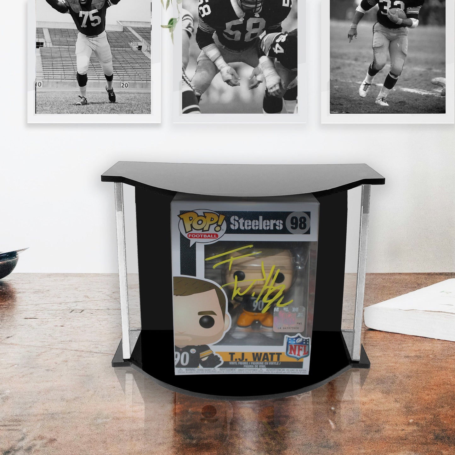 Pather® Patented Luxury Single Curve Display Case - Medium